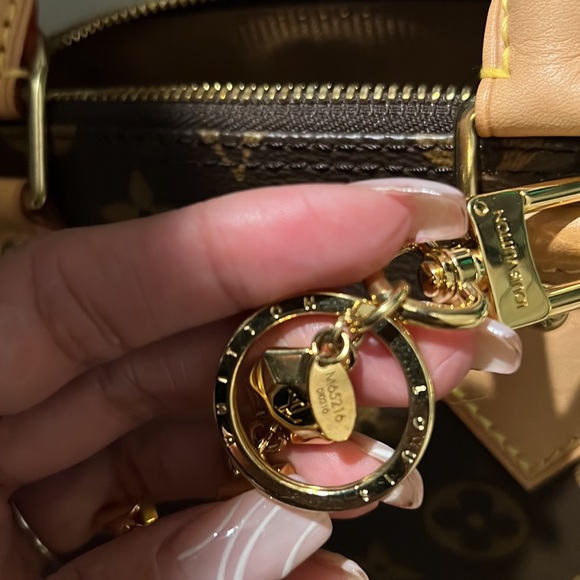 LV charm authentic hard to find - Picture 3 of 7